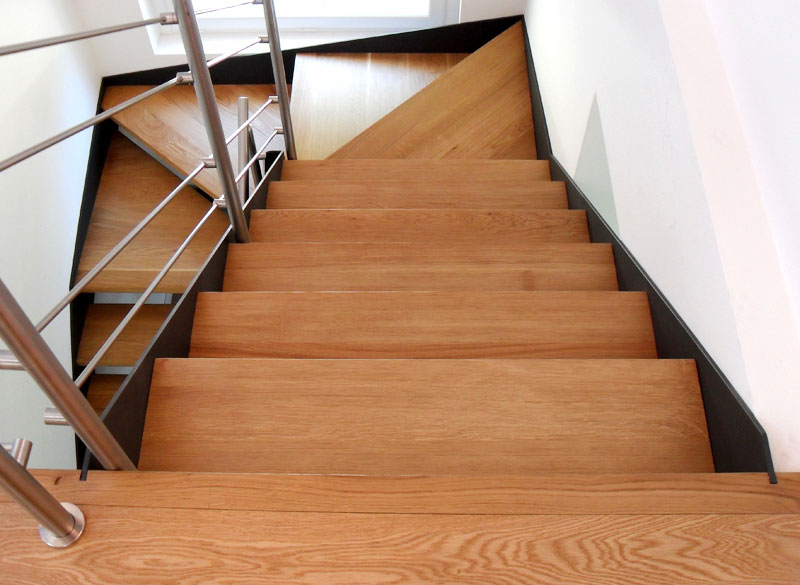 La pulizia e manutenzione delle scale in legno