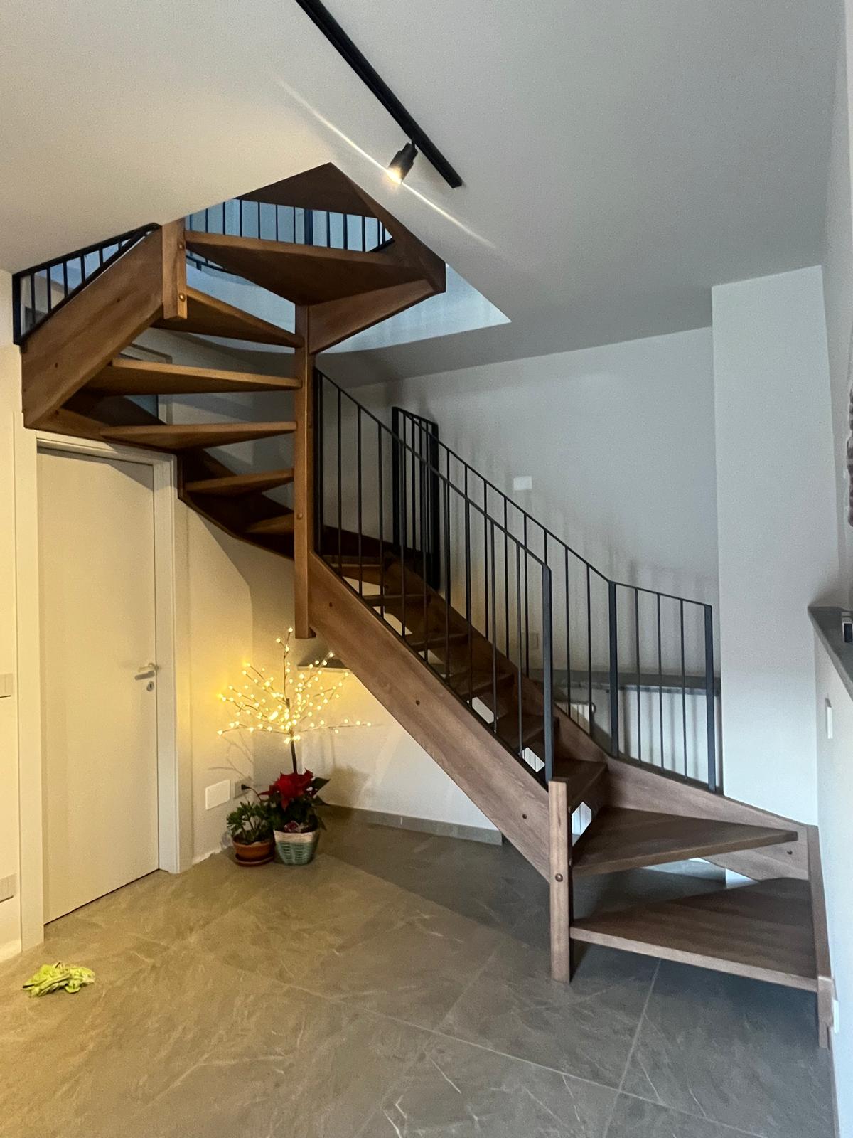 Da Scala A Chiocciola Tonda A Scala Su Misura: Progetto Speziale Scale A Torino: Immagine 2